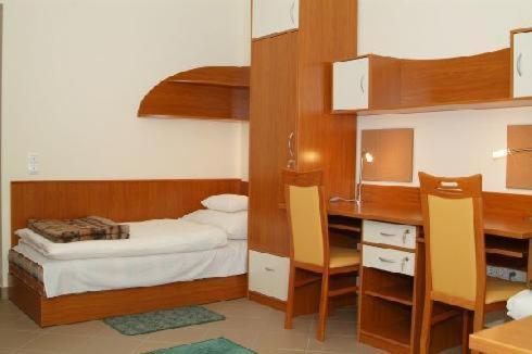 Karoly Robert Diakhotel Gyöngyös Exterior foto