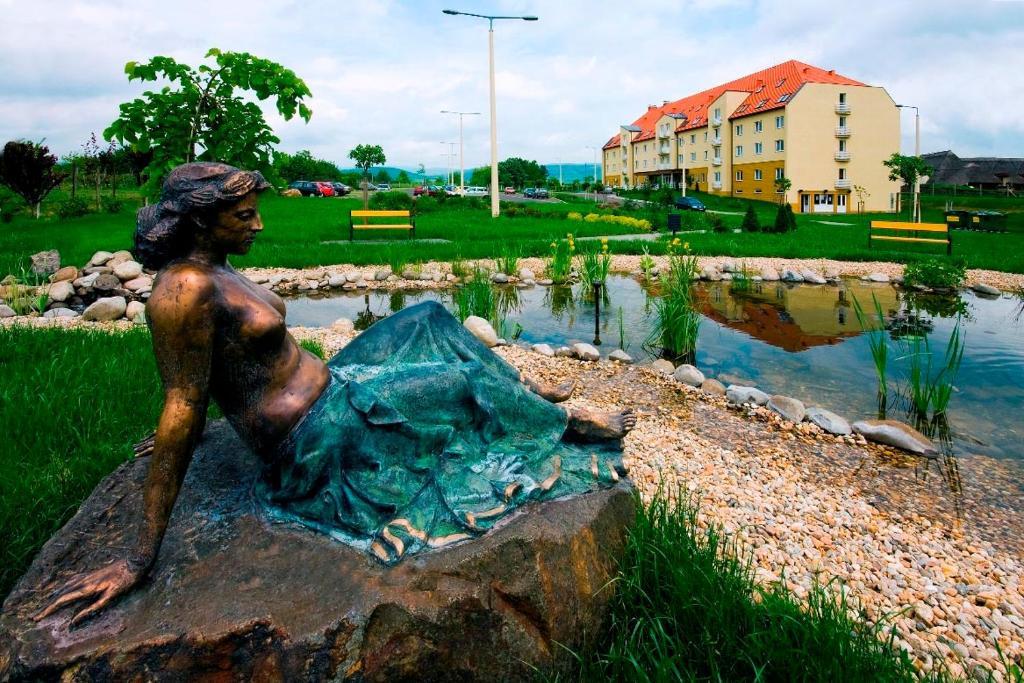 Karoly Robert Diakhotel Gyöngyös Exterior foto